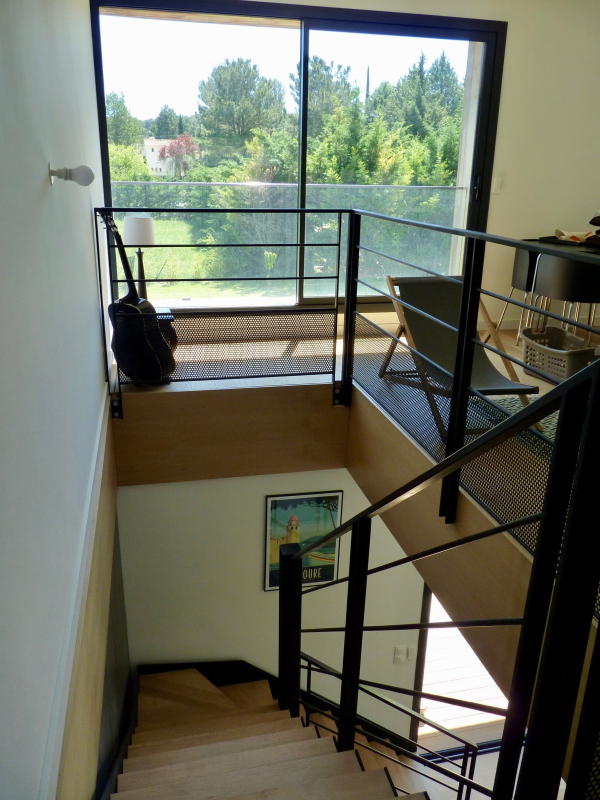 Conception d�une maison contemporaine � � travers champs � : cadrage-vue-maison-contemporaine-bois-azzaro-architecte-min