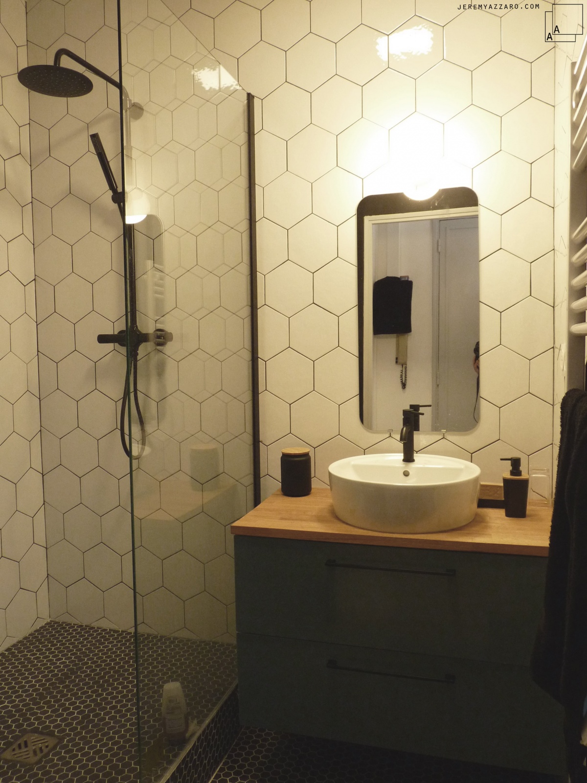 R�novation d�un appartement � couleurs palais � : salledebain-tomette-douche-italienne-azzaro-architecte-min