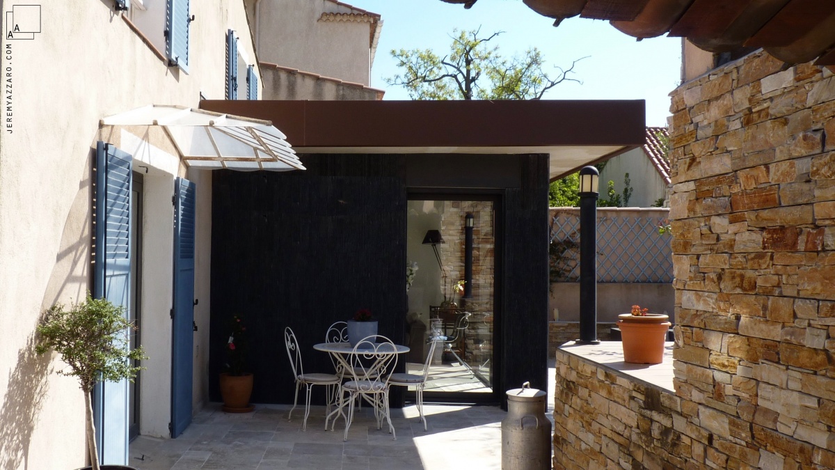 Extension contemporaine d�un s�jour de maison individuelle : extension-maison-ete-beton-marseille-architecte-azzaro-min