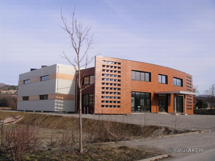 Construction de bureaux et espace d'exposition consacr� aux �nergies renouvelables