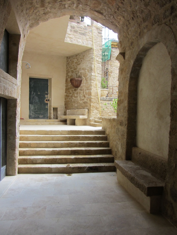 Gites Rognes : sous les vo�tes 01