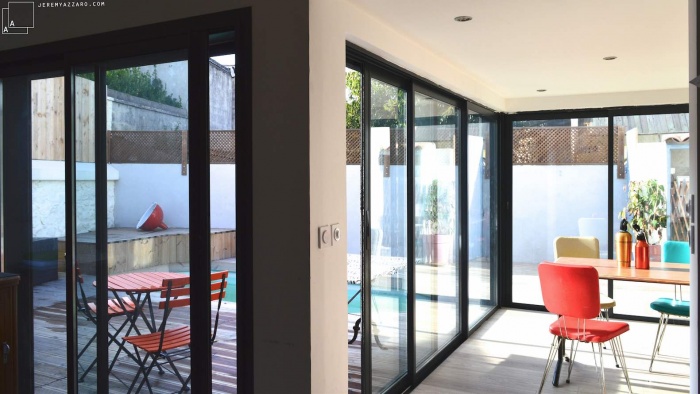 Recomposition int�rieure d�une maison marseillaise avec extension contemporaine : extension-contemporaine-villa-marseille-sejour-terrasse-bois-jeremy-azzaro-architecte