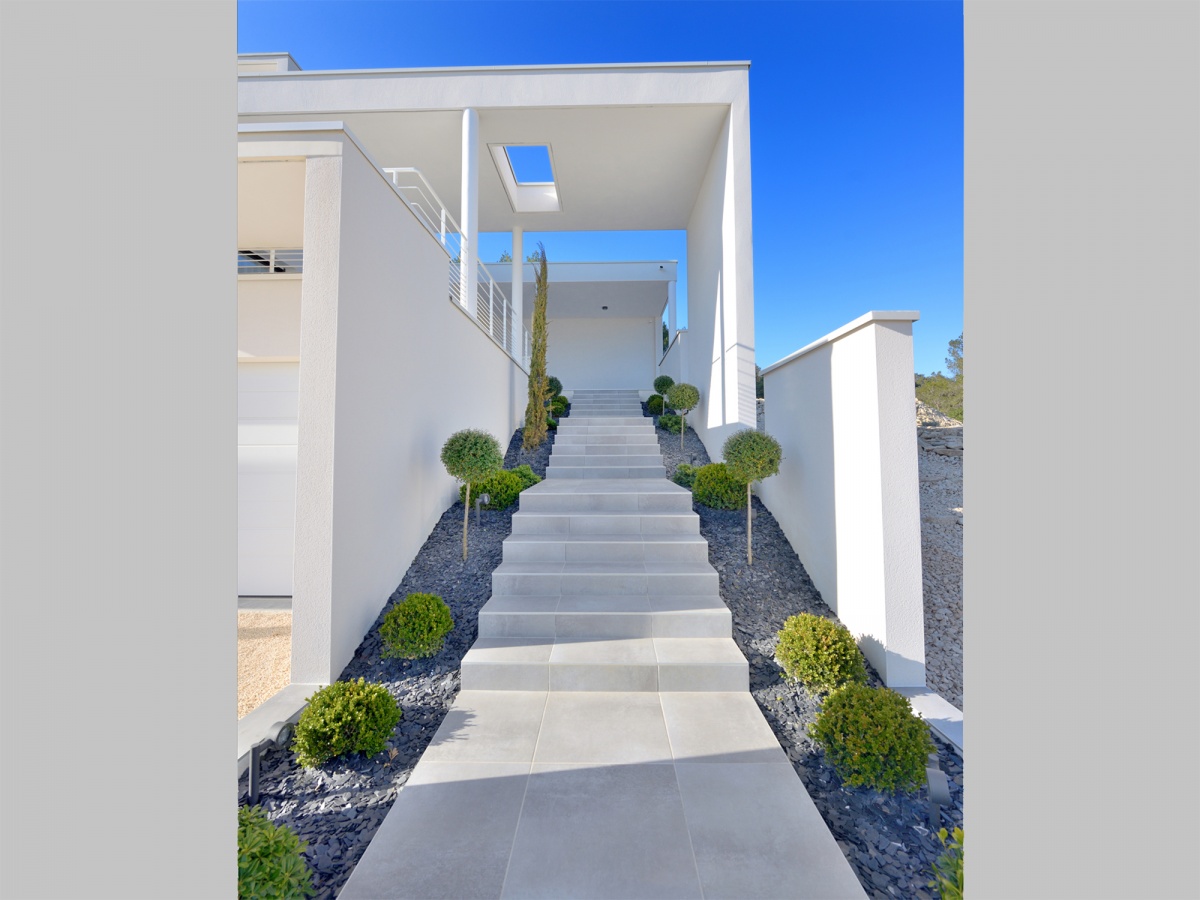 ANCR�E DANS LA ROCHE : 04-ESCALIEREXTERIEUR